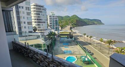 Pelican's Perch
Spectacular view Condo in BahĂa de Caraquez
2 bdrm 2 bathroom