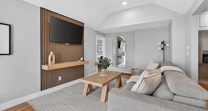 LunaVista Stay • King Bed + Kitchen