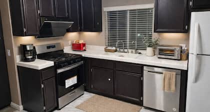 Spacious 4BR Norco Retreat; Near SilverLakes; Pet Friendly; RV Parking