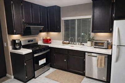 Spacious 4BR Norco Retreat; Near SilverLakes; Pet Friendly; RV Parking