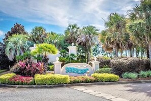 Property grounds - Seascape Villa: Beach Access, Pools, Golf, Music (Miramar Beach)