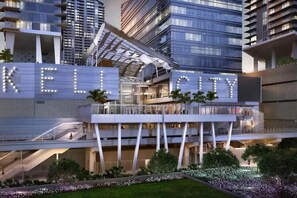 Exterior - Brickell Condo w Pool, Gym, Balcony & Parking (Miami)