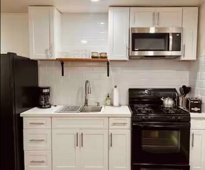 Unclassified image, 5 of 6, button - Spacious studio with AC (Santa Ana)