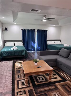 Unclassified image, 3 of 6, button - Spacious studio with AC (Santa Ana)