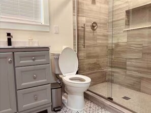 Unclassified image, 4 of 6, button - Spacious studio with AC (Santa Ana)