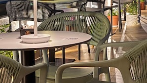 Outdoor seating with round tables and chairs, overhead lighting, and a view of the city at night. - "Blue" – Adults Only (+16) (Sarandë)