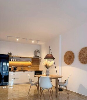 Dining - Casa Nuvia (Sarandë)