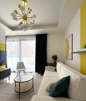 TV - "Sunny" – Adults Only (+16) (Sarandë)
