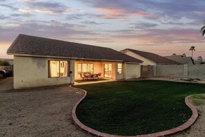 Exterior - Modern 4BR Retreat with Game Room, Backyard & BBQ (Avondale)
