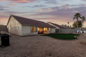 Exterior - Modern 4BR Retreat with Game Room, Backyard & BBQ (Avondale)