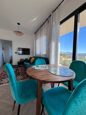 Dining - Diana - Peaceful Escape (Sarandë)