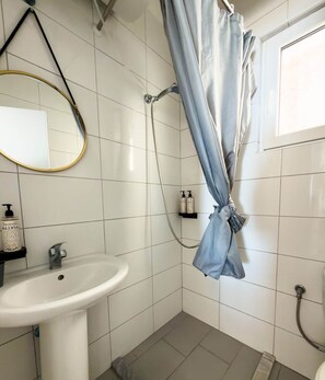 Hårføner og håndklær