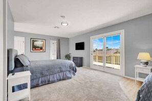 4 bedrooms, iron/ironing board, WiFi, bed sheets - 4BR Vegas Haven - Pool, Game Tables & BBQ (Las Vegas)