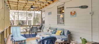 'Sea La Vie' Coastal Getaway Steps from the Beach
