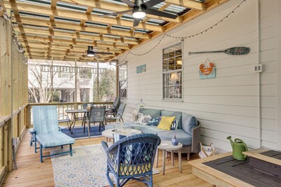 'Sea La Vie' Coastal Getaway Steps from the Beach