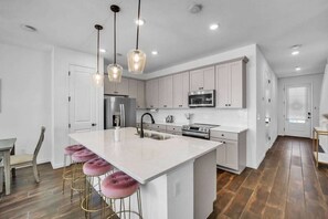 Fridge, microwave, oven, stovetop - 3BR Twh Near Disney with Community Amenities Access (Davenport)