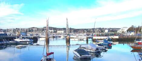 คอทเทจ | ที่จอดเรือ