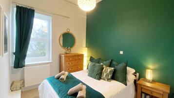 2 habitaciones, decoración personalizada y muebles diferentes