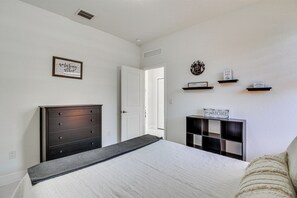 2 chambres, bureau, fer et planche à repasser, accès Internet