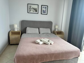 2 chambres, fer et planche à repasser, Wi-Fi, draps fournis