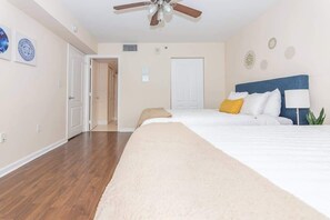 1 bedroom, iron/ironing board, WiFi, bed sheets - Brickell Bay Condo with Huge Balcony and Pool (Miami)