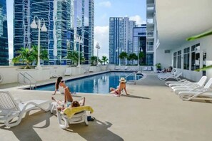 Pool - Brickell Bay Condo with Huge Balcony and Pool (Miami)