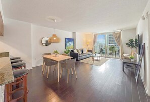 TV - Prime Brickell Stay with Pool, Gym & Parking (Miami)