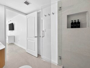 Unclassified image, 4 of 28, button - Remodeled Brickell Condo with Water View Balcony (Miami)