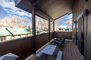 Property grounds - Cozy 2BR Retreat w/Pizza Oven, Fire Pit & Loft (Flagstaff)
