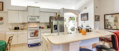 Fridge, microwave, stovetop, dishwasher