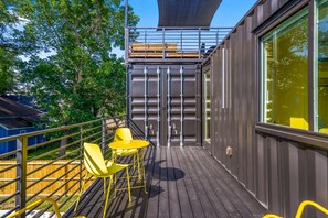 Unclassified image, 5 of 32, button - Modern container-style guest house with shared hot tub, BBQ, dog friendly (Houston)