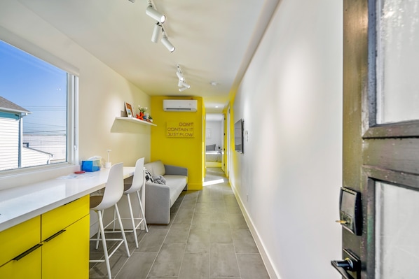 Unclassified image, 1 of 32, button - Modern container-style guest house with shared hot tub, BBQ, dog friendly (Houston)