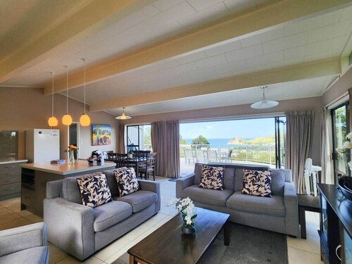 Cathedral Cove Retreat