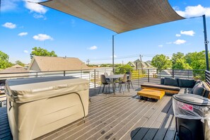 Unclassified image, 4 of 27, button - Modern container-style guest house with shared hot tub, BBQ, dog friendly (Houston)