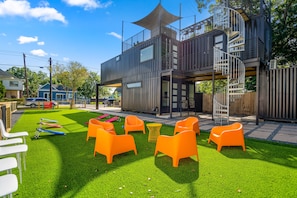 Unclassified image, 2 of 27, button - Modern container-style guest house with shared hot tub, BBQ, dog friendly (Houston)