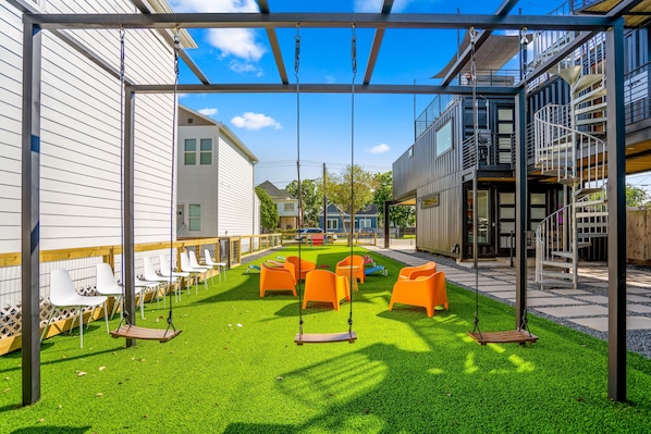 Unclassified image, 1 of 27, button - Modern container-style guest house with shared hot tub, BBQ, dog friendly (Houston)