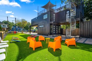 Unclassified image, 3 of 27, button - Modern container-style guest house with shared hot tub, BBQ, dog friendly (Houston)