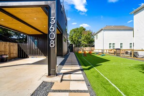 Luokittelematon kuva, 5 kautta 27, painike