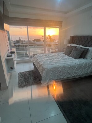 3 habitaciones, caja de seguridad en la habitación y escritorio 