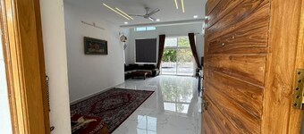 Tranquil 3-bedroom farmhouse with AC in charming Hyderabad