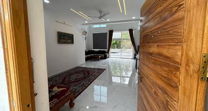Tranquil 3-bedroom farmhouse with AC in charming Hyderabad