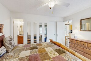 2 bedrooms, iron/ironing board, Internet, bed sheets - Cozy Mountain Retreat w/ Fireplace & Scenic Balcony (Sugar Mountain)