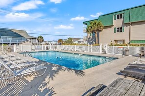 Pool - Oceanview condo with pool, private balcony & steps to beach (North Myrtle Beach)