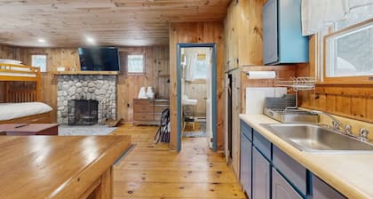 Cozy studio cabin w/ seasonal mountain views, wrap-around deck, window a/c, bbq
