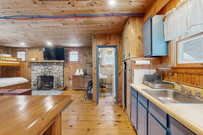 Cozy studio cabin w/ seasonal mountain views, wrap-around deck, window a/c, bbq