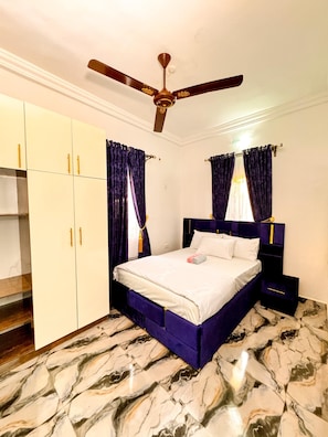 4 habitaciones, tabla de planchar con plancha y wifi gratis