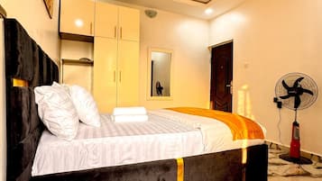 4 bedrooms, iron/ironing board, free WiFi, bed sheets