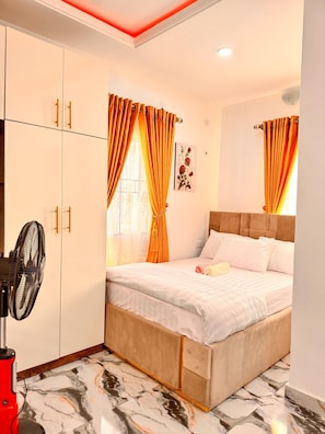 4 habitaciones, tabla de planchar con plancha y wifi gratis