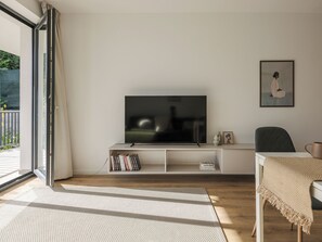 55-inch Smart TV with digital channels, heated floors, printers