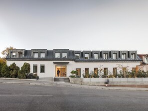 ด้านหน้าที่พัก